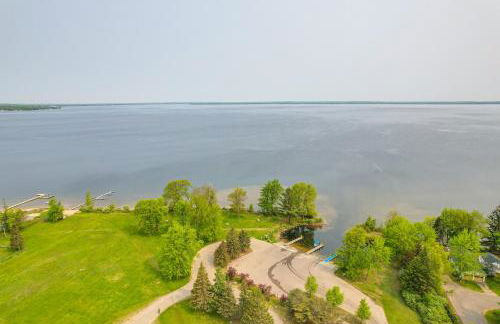 Cozy Houghton Lake Vacation Rental with Fireplace! - Foto 29