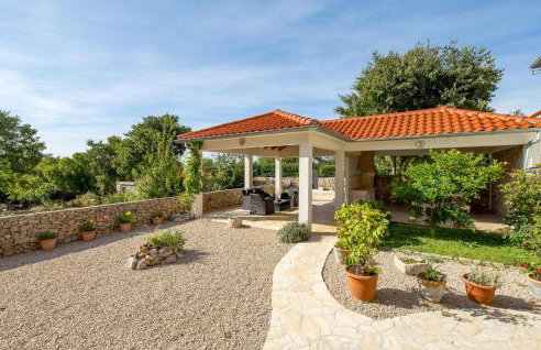 Nice Apartment In Garica With Wifi - Photo 2