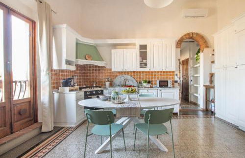 Florence castle apartment 2 bedrooms, 2 bathrooms - Photo 4