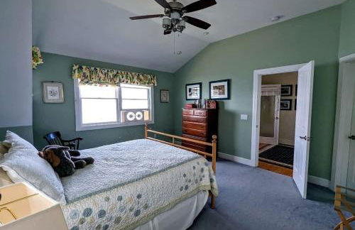 Gorgeous Beach House with Private Beach, Fire Pit & Outdoor Living Near Bar Harbor, Hancock Point Maine - Photo 20