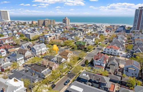 5BR 3BA Family Retreat 2 Blocks from Beach - Foto 10