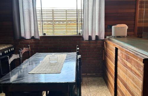 Chalé com PISCINA Privativa, com 2 QUARTOS, ESTACIONAMENTO em Condomínio com PORTARIA 24h, Sauna, Quadras, 3 PISCINAS no condomínio, Pesca e Parquinho Infantil - SmarTV na sala de estar, TV na área CHURRASQUEIRA, Wi-Fi e Cozinha Completa - Foto 34