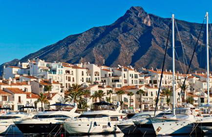 Luxury Beachfront Apartment with Pool in Costalita - Photo 31