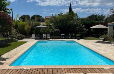 Villa Les Folies - magnifique jardin avec piscine - Foto 24