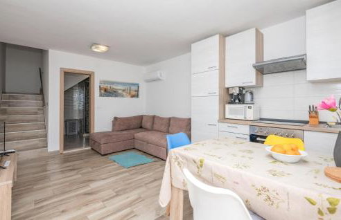 1 Bedroom Beautiful Apartment In Rogotin - Foto 4
