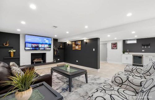 Casa 22 Luxury & Modern 3BD 2BA Home in Skokie - Photo 2