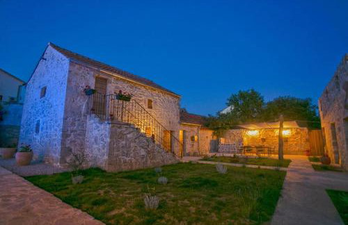 Heritage House Vrime - stone house with heated pool - Photo 59