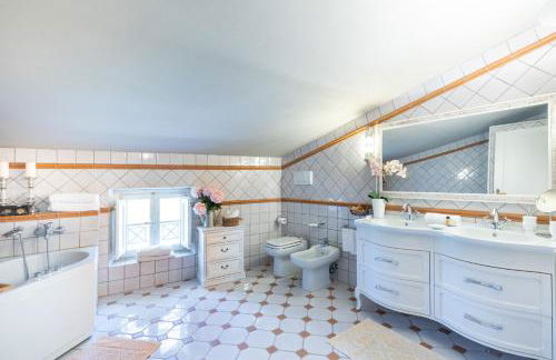 Fattoria Camigliano, Luxury Farmhouse with Pool inside a Wine Estate - Foto 75