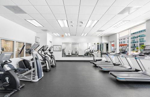 Luxurious 3BR Condo with Pool in Brickell - Foto 72