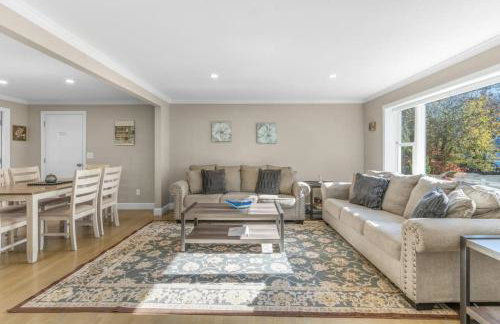 Cozy Spacious Home Walk to the Beach and 1 Mile to Downtown Hyannis - Photo 6