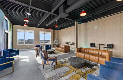 2BR 2BA, King bd, Gym, Free Parking, 8min to Train - Foto 56