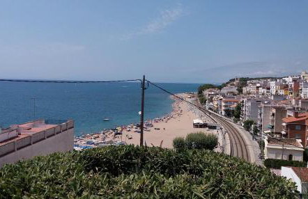 Beachfront Apartment with Sea Views & Private Parking - Foto 15