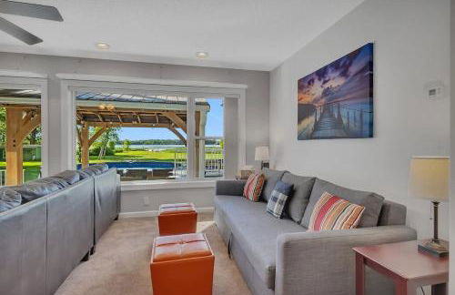 Lake Front Home with Pool and Stunning Views - Foto 21