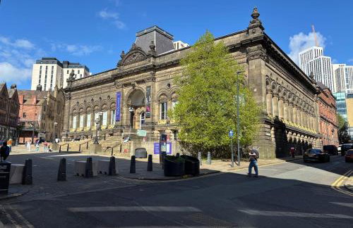 Stylish 2-Bed Apartment – Prime Leeds City Centre - Foto 46