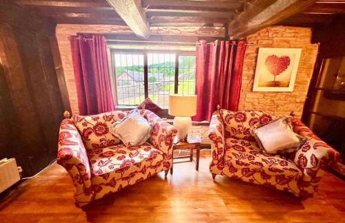 16th Century Farm House,6 Beds,5 BATHROOMS,SLEEPS 15,BBQ,HOT TUB,CINEMA ROOM WITH SURROUND SOUND,With Cymru Holidays - Foto 35