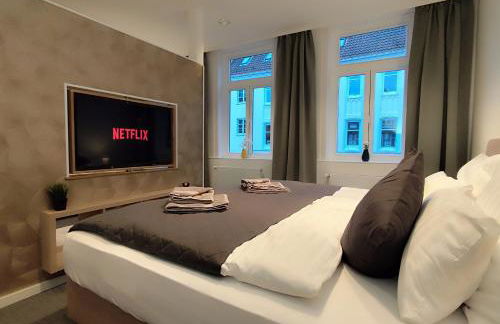 ApartZ - Celle Altstadt - bis 9 Personen Ideal für Familien und Gruppen, 3 SZ, 2 Bäder, Infrarotsauna, inklusive Parkplatz, Dachterrasse - Photo 2