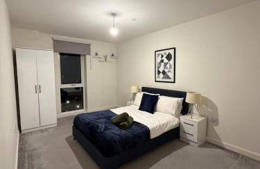 Prestige London Apartment Balcony Views - Photo 5