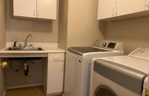 StayShores Chic Retreat – Pool HotTubSweet Sleep - Photo 38