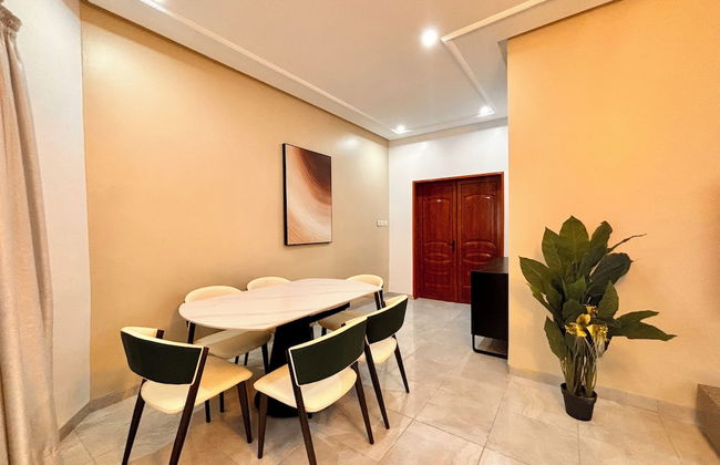 Lighthouse Signature Suites - Photo 67