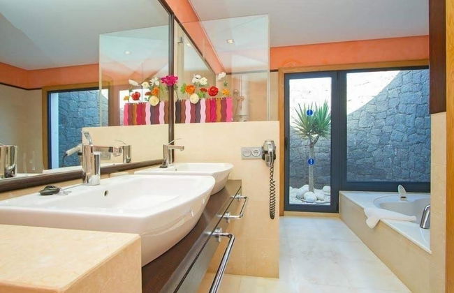 Beautiful 5-bed Villa in Playa Blanca - Photo 21