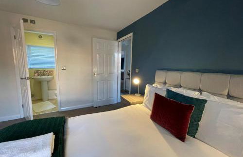 Large Apartments next to East Midlands Airport with Free Gated Parking! - Photo 48