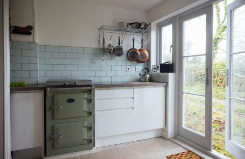 Farmhouse Charm with Modern Style in Pembrokeshire - Foto 28