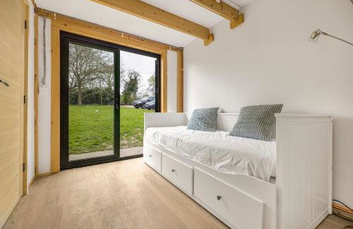 Countryside Cabin on 5 Acres Countryside with Outdoor Firepit, Cinema and converted Stables - Foto 26