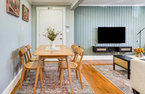 Walk to Constitution Beach Mid-Century Boston Gem - Foto 11