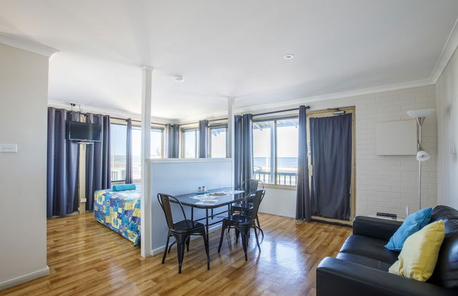 Shark Bay Seafront Apartments - Photo 28