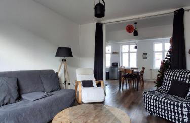 Entre les places, spacieux, calme, idéalement situé parking gratuit - Foto 1