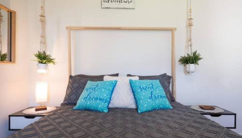 Cali 2BR Getaway Firepit, Yard & Spring Charm - Foto 3