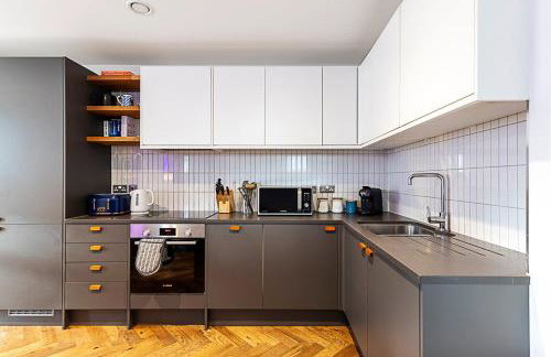 Chic Crystal Palace Flat with Balcony & Workspace - Foto 2