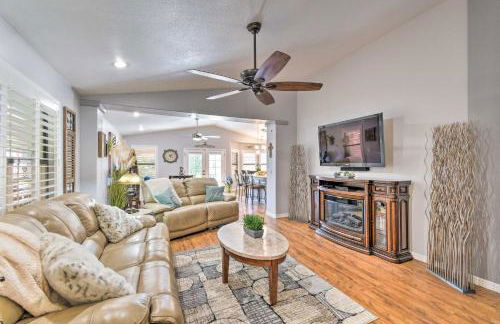 Patio and Grilling Station Family Home in Glendale - Foto 5