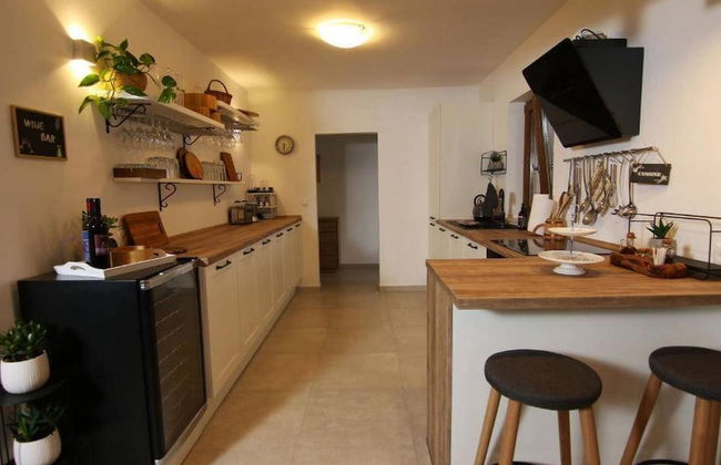 Secluded Oasis With Pool, Outdoor Kitchen, & Landscaped Terraces - Foto 9