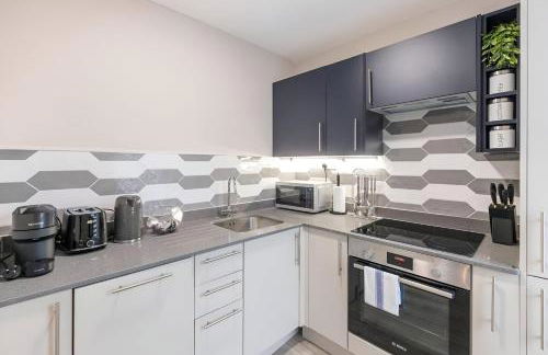 Earthy Elegance Stylish 4BR for Urban Escapes - Foto 18