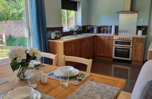 Windsor property near Legoland with free parking - Photo 1