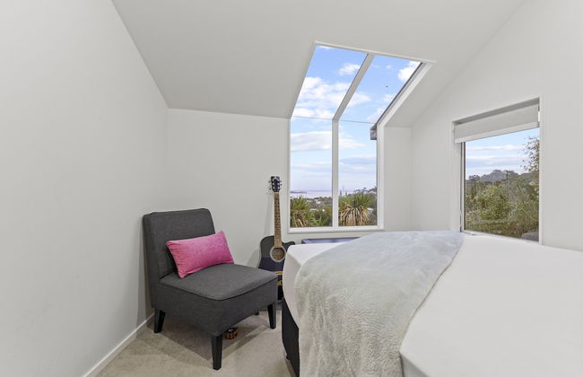 High-end Modern Villa Spa Pool & Views - Photo 11