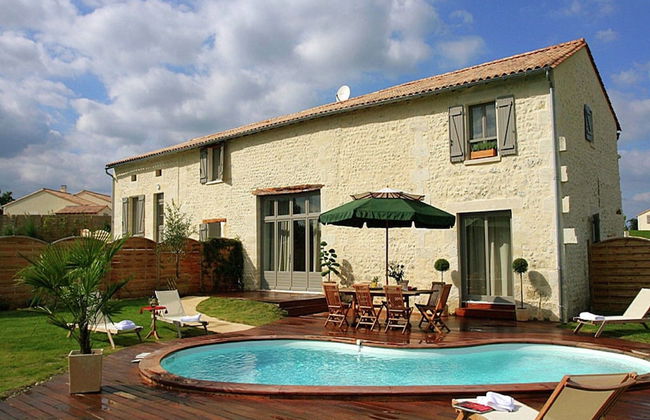 Villa in France With Private Pool & Garden - Foto 19