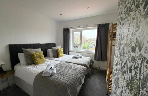 Isleworth House with Garden & private parking - Photo 16