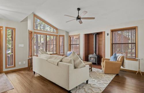 2 Living Rooms Fires Quick Drive Downtown - Foto 11