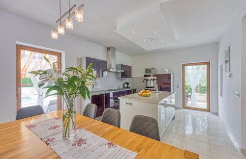 Holiday House Iris with Private Pool - Foto 34