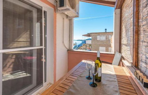 1 Bedroom Amazing Apartment In Nevidane - Foto 3