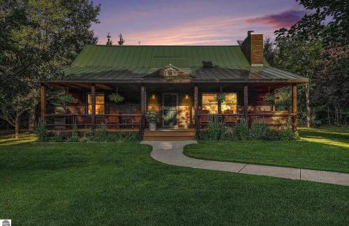 Majestic Escapes Hot Tub Firepit Deck Large Yard - Foto 2