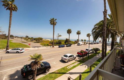 Beautiful 1 Bed Beach Balcony Condo #207 - Photo 9