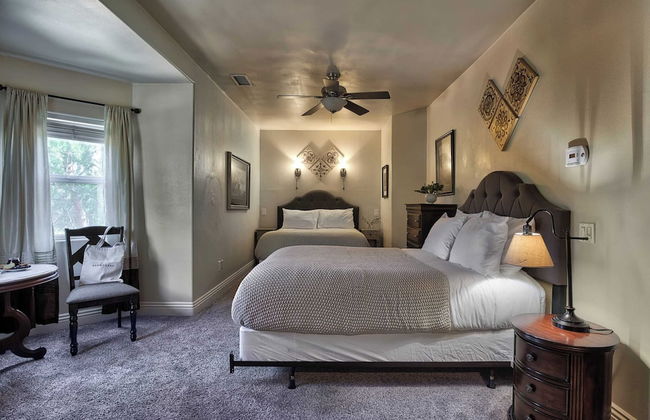 Wilson Creek Manor By Avantstay Sleeps 10! Amazing Estate w/ Pool & Game Room - Photo 27