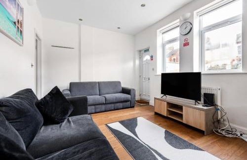 Group Friendly 2 Bed 2 Bath FREE PARKING for 2 Large Vans or up to 4 Cars Zone 2 Sleeps 10 Close to Central London and Zone 2 tube station - Photo 51