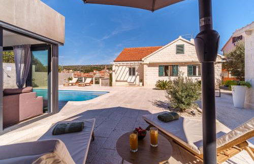 Villa TM with private heated pool, poolhouse & private garage - Photo 21