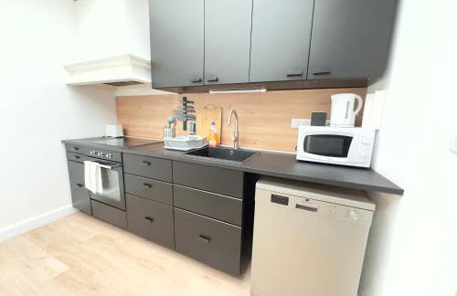 4 Ch - 10 pers - Grande Maison - Parking - Jardin - BBQ - Foto 21