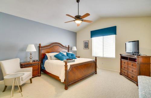 Upscale Henderson Hideaway with Private Patio! - Foto 11