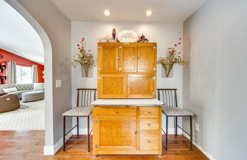 1 Mi to Attractions Getaway with Mtn Views! - Foto 7